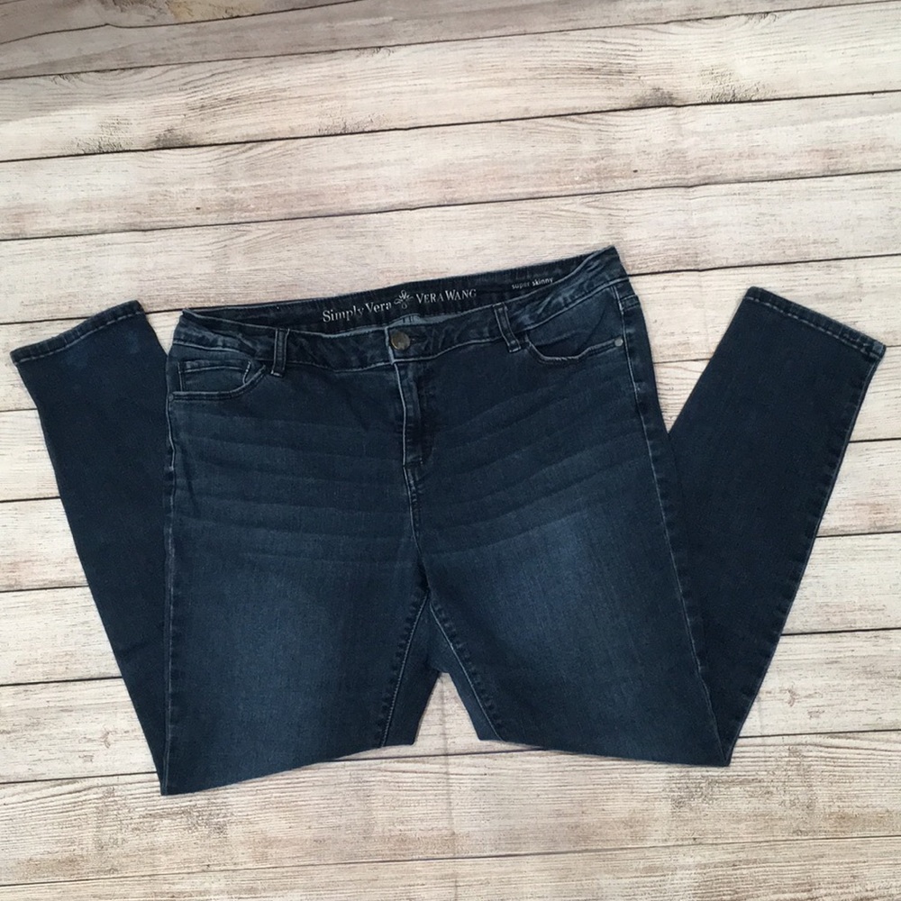 Simply Vera dark wash skinny jeans